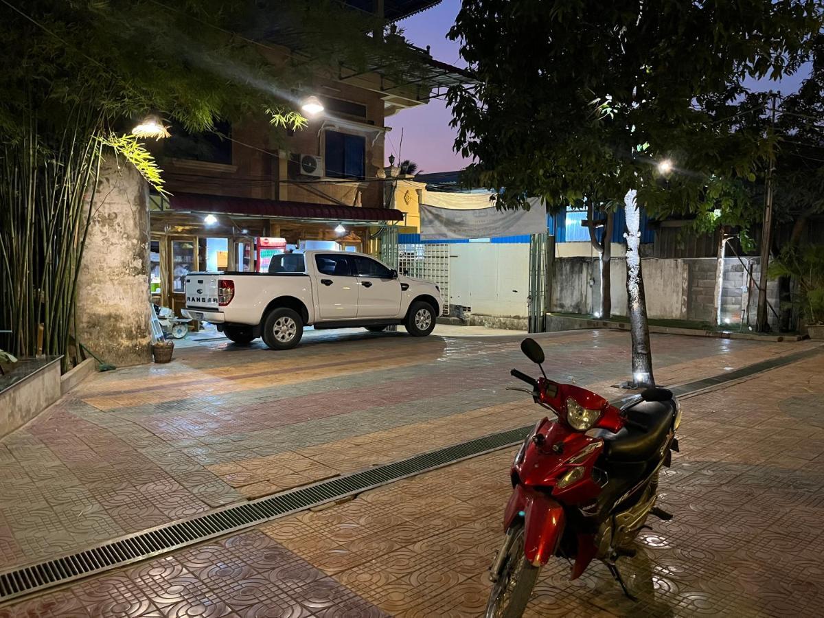 Hotel Por Chey Battambang Exterior foto